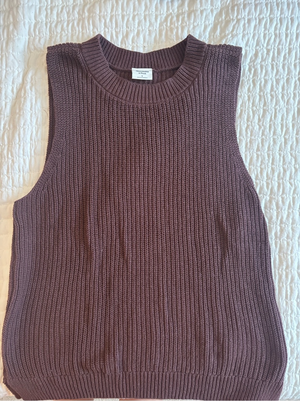 Abercrombie & Fitch Sleeveless Crewneck Sweater in Maroon